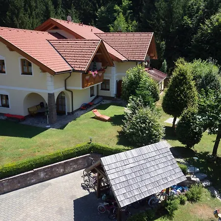 Holiday home Ferienparadies Truppe *