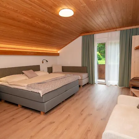 Holiday home Ferienparadies Truppe Velden am Woerthersee
